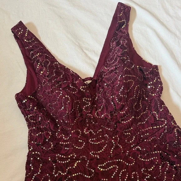 City Triangles Burgundy Sequin Fit-and-Flare prom Midi Dress - Picture 3 of 9